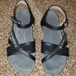 bare traps debera wedge sandal